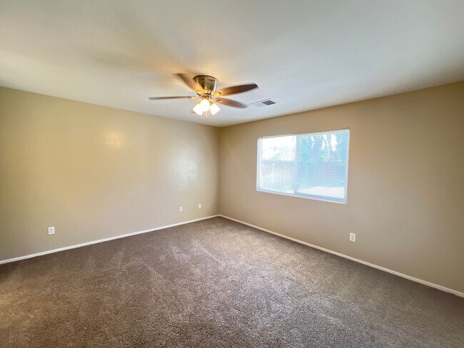 Building Photo - Northwest Bakersfield
