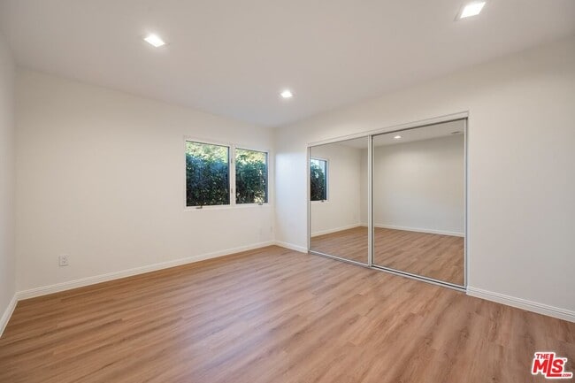 Building Photo - 1708 Clear View Dr