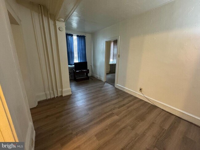 Building Photo - 261 N York St