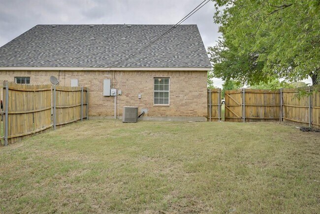 Building Photo - 510 Kings Way Dr