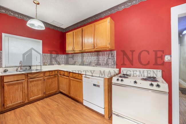 Building Photo - 607 N Lorraine Ave