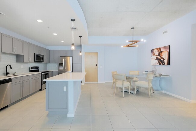 Building Photo - 300 S Australian Ave