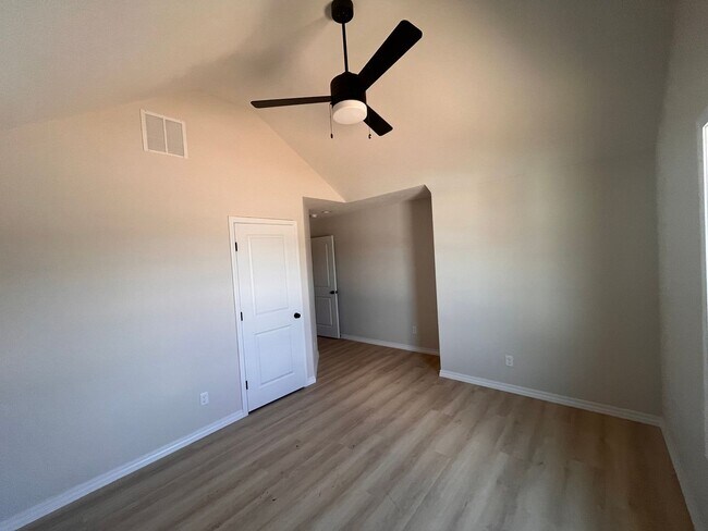 Building Photo - Beautiful, brand-new, 3-bedroom, 2-bath home in Nixa with a 3-car garage.