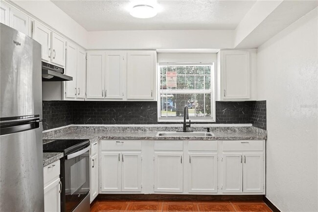 Building Photo - 808 S Ivey Ln