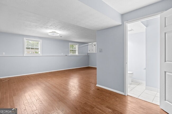 Building Photo - 5136 Rock Glen Dr