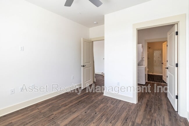 Building Photo - 1110 Franck St