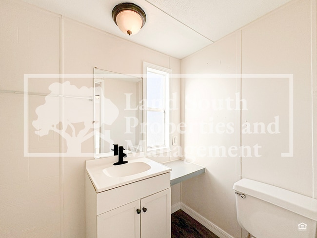 Building Photo - 1977 Meadow Oak Cir