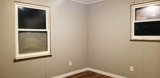 Building Photo - 60 Lorraine St