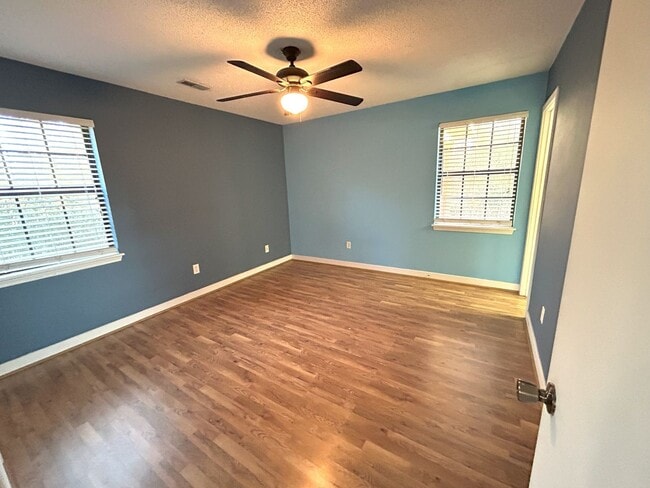 Building Photo - Charming 3 bedroom, 2 bathroom one level home in Murrayville!