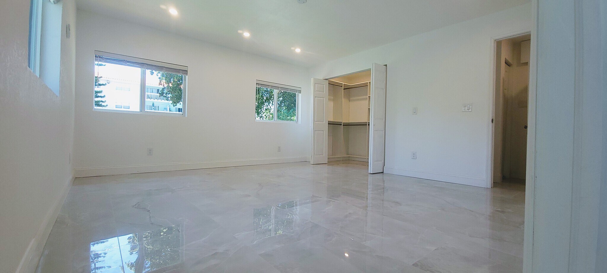 Building Photo - 1400 SE 8th Ave