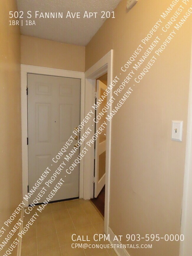 Building Photo - 502 S Fannin Ave