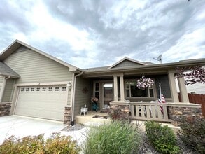 Building Photo - Pet Friendly 3 Bed 2 Bath Single Level Con...