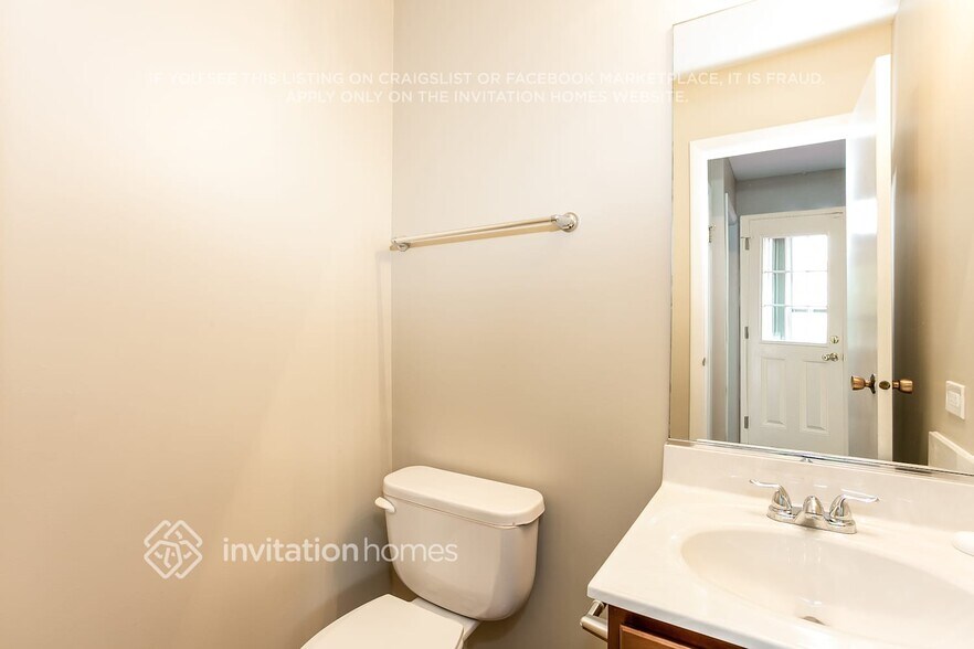 Building Photo - 6425 180th Pl