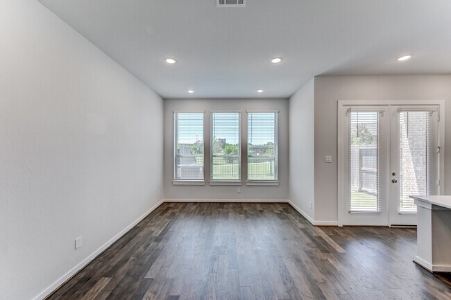 Building Photo - 6570 Scarlet Pond Ln