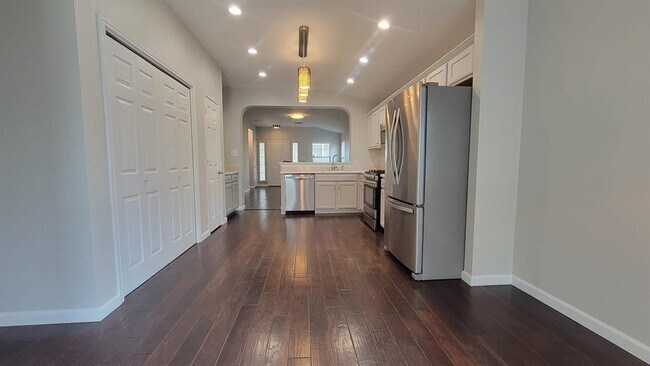 Building Photo - 374 Sampson