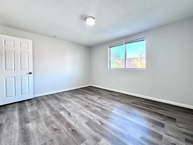 Building Photo - 50-58 Walnut Street Unit 12