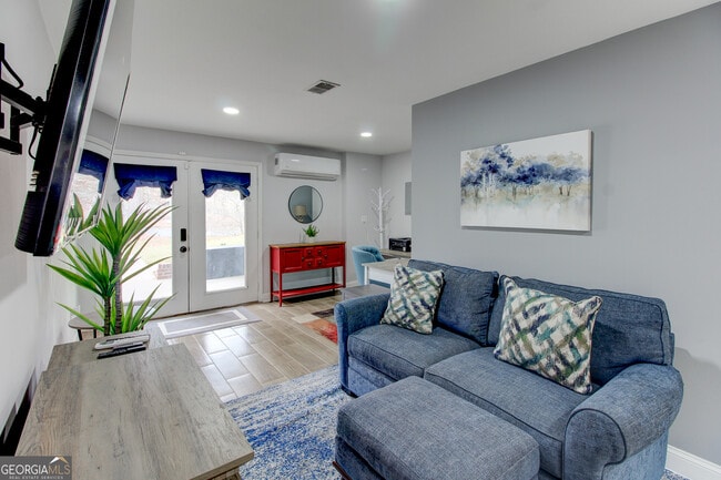 Building Photo - 4915 Lake Forest Dr SE