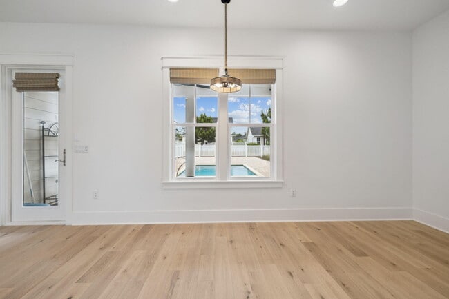 Building Photo - 91 Heartwood St
