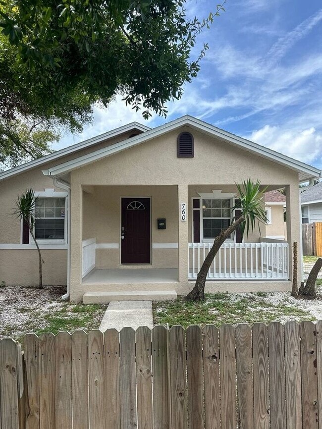 Primary Photo - **Bright 3BR/2BA Home with Covered Porch i...