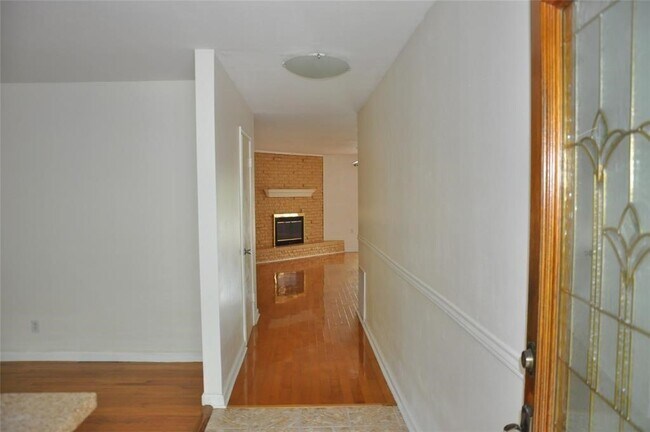 Building Photo - 5519 Caversham Dr