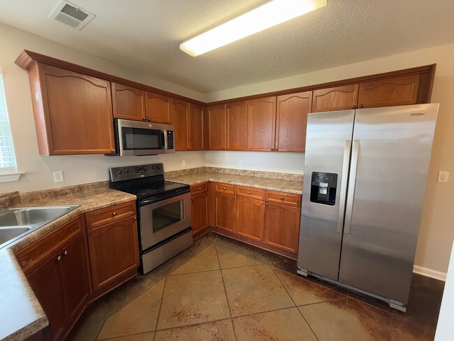 Building Photo - BAYOU VISTA RENTAL HOME 3 BED 2 BATH FENCE...