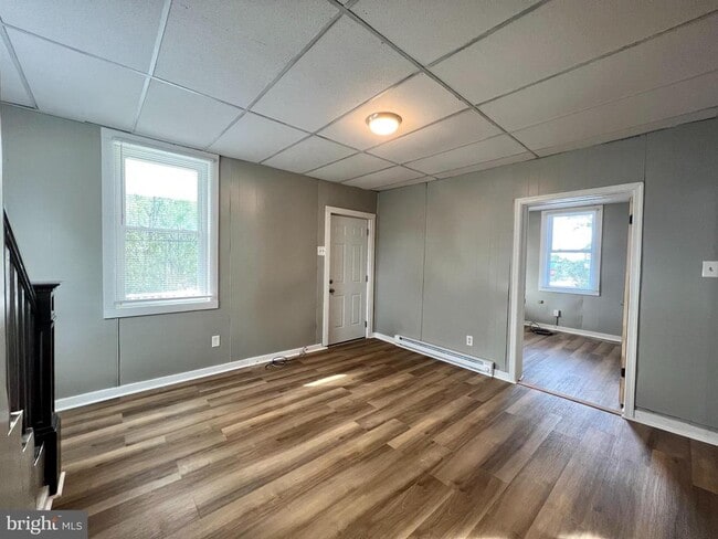 Building Photo - 6 Laurel Hill Ln