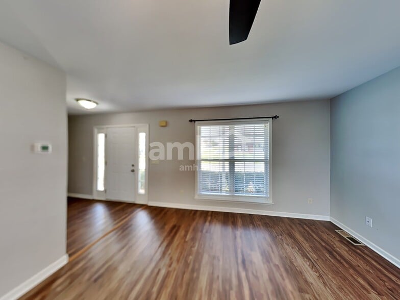 Building Photo - 2824 Candlewicke Dr