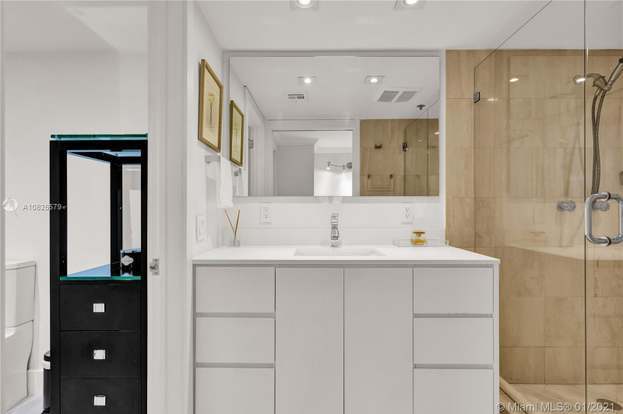 Building Photo - 251 Crandon Blvd