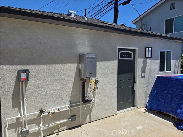 Building Photo - 642 W Glenoaks Blvd