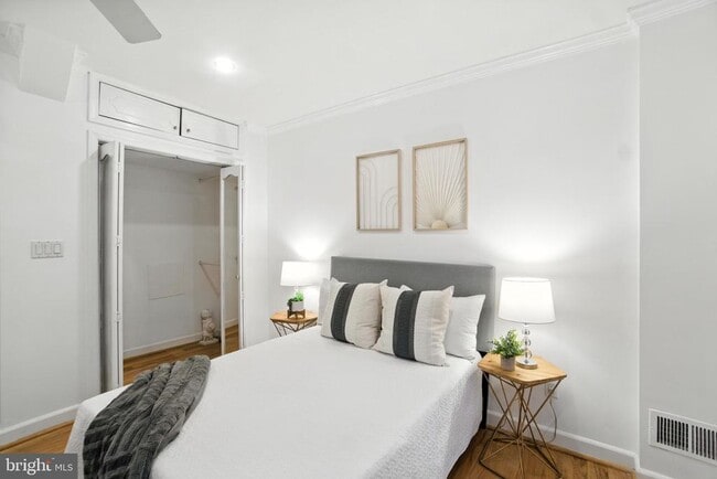 Building Photo - 1072 30th St NW