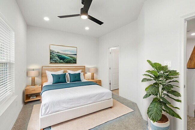 Building Photo - 240 Richards St