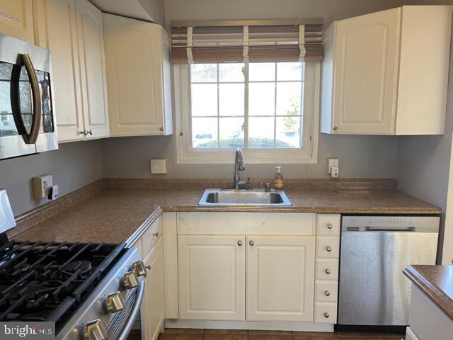 Building Photo - 1634 Ripon Pl