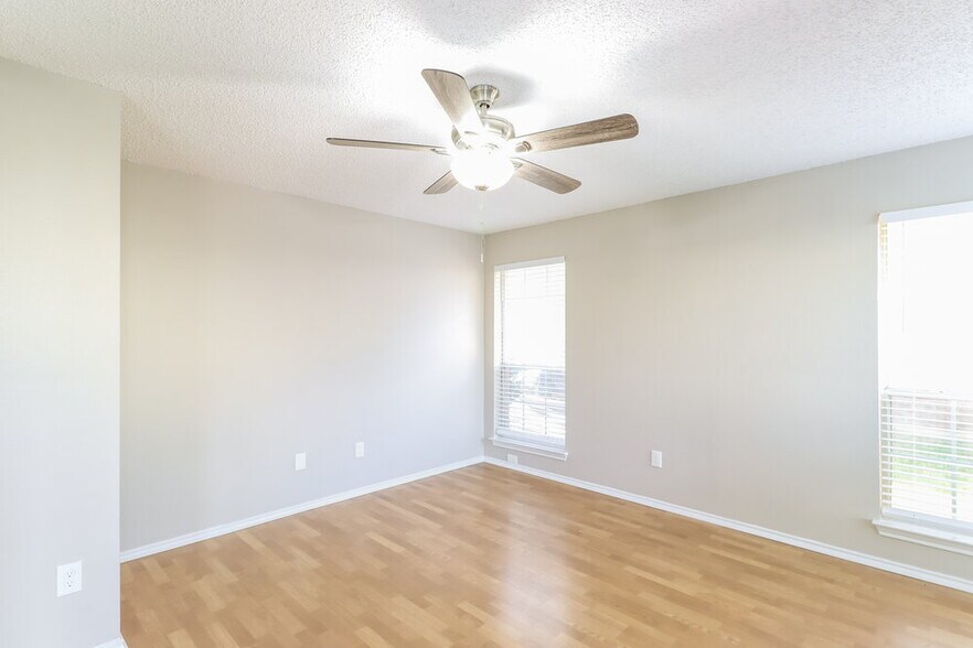 Building Photo - 4612 Greenwich Dr