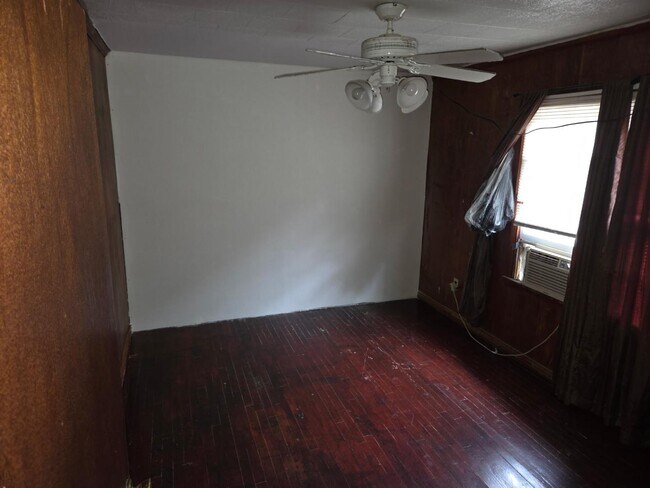 Building Photo - 640 Andry Ln