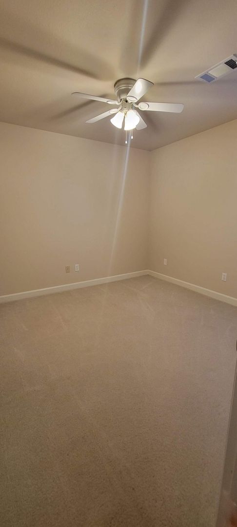 Building Photo - 1 Level Union School 3/2/2 w/ office and bonus room.