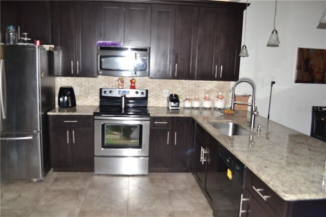 Building Photo - 13107 Greenpointe Dr