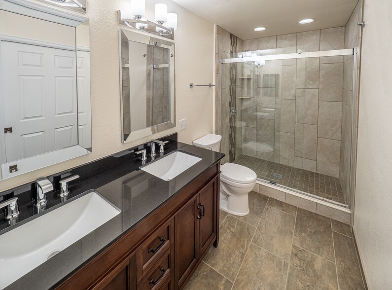 Master Bathroom - 8440 Little Rock Way