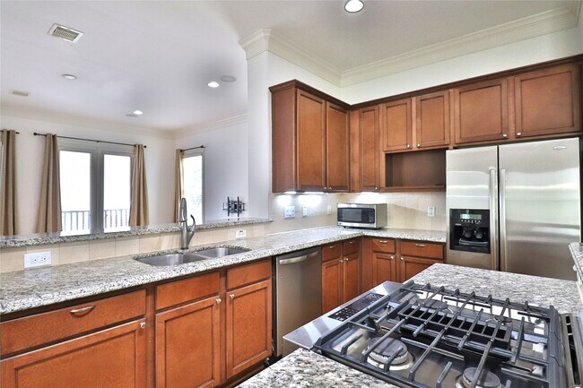 Building Photo - 3257 Maxroy St