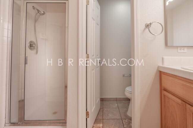 Building Photo - 1582 Peony Dr