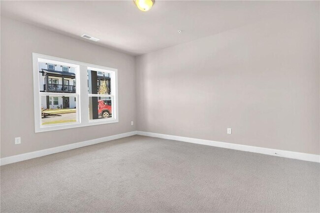 Building Photo - 423 Lincoln St