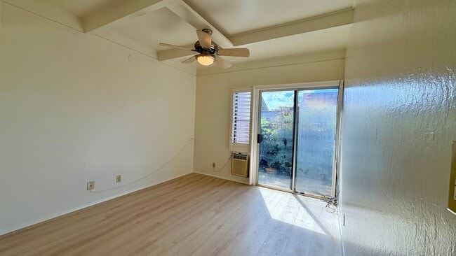 Building Photo - AVAILABLE NOW! 2 BED/1 BATH TOWNHOME W/ LO...