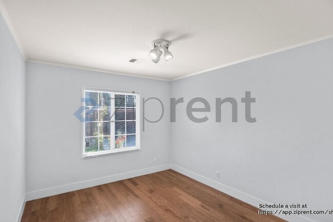 Building Photo - 128 Azalia Dr