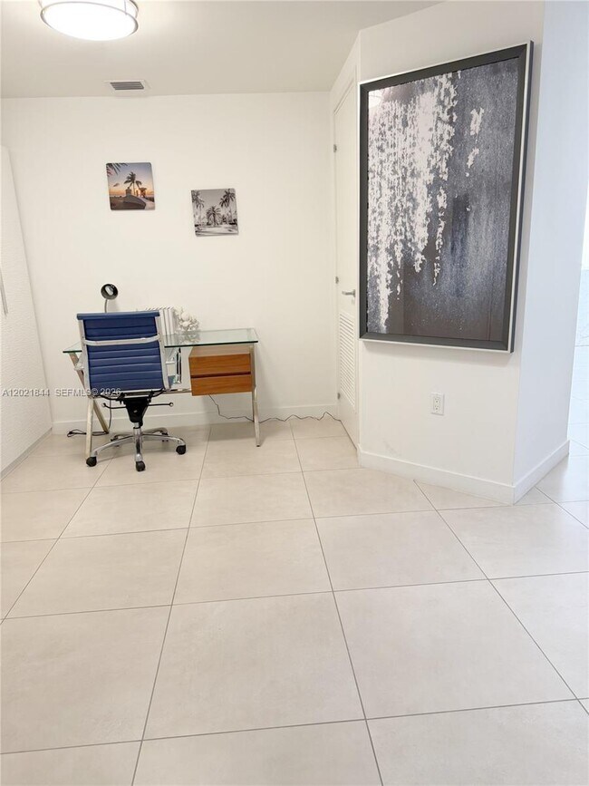 Building Photo - 401 N Birch Rd