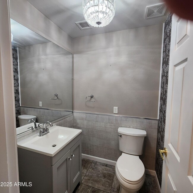 Building Photo - 14230 N 152nd Ln