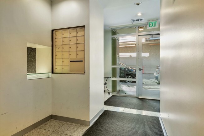 Building Photo - 69 Clementina St