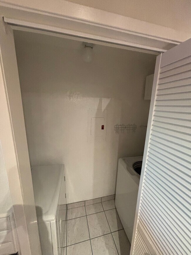 Building Photo - Resort living in Siena Hills-Condo with Pool, Gym and more!