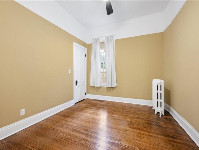 Building Photo - 114 S Ridgeland Ave