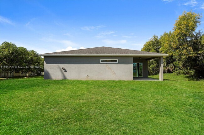 Building Photo - 3611 SW San Benito St