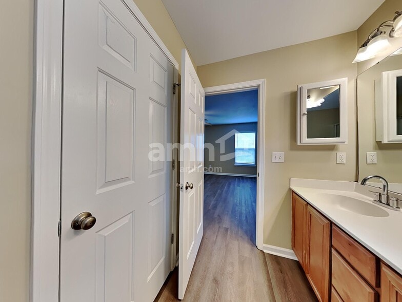 Building Photo - 9476 Falling Embers Ln