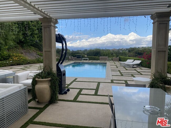 Building Photo - 4230 Park Alisal